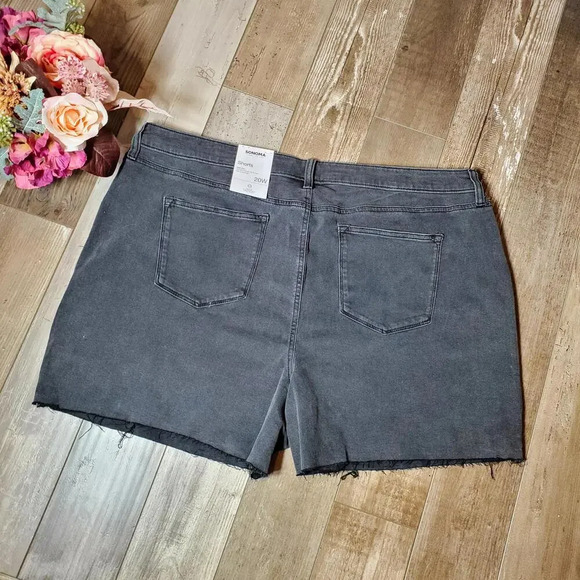 NWT Sonoma Women's Plus Size Black Denim High-Rise Raw Hem Shorts Size 20W - Picture 2 of 12